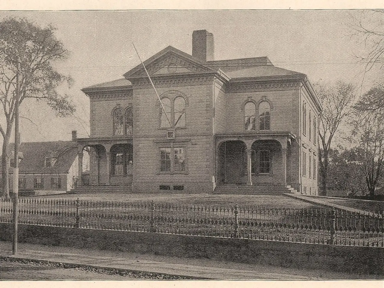 Alternative Fencing Solutions for Multi-Unit Buildings and Shared Areas