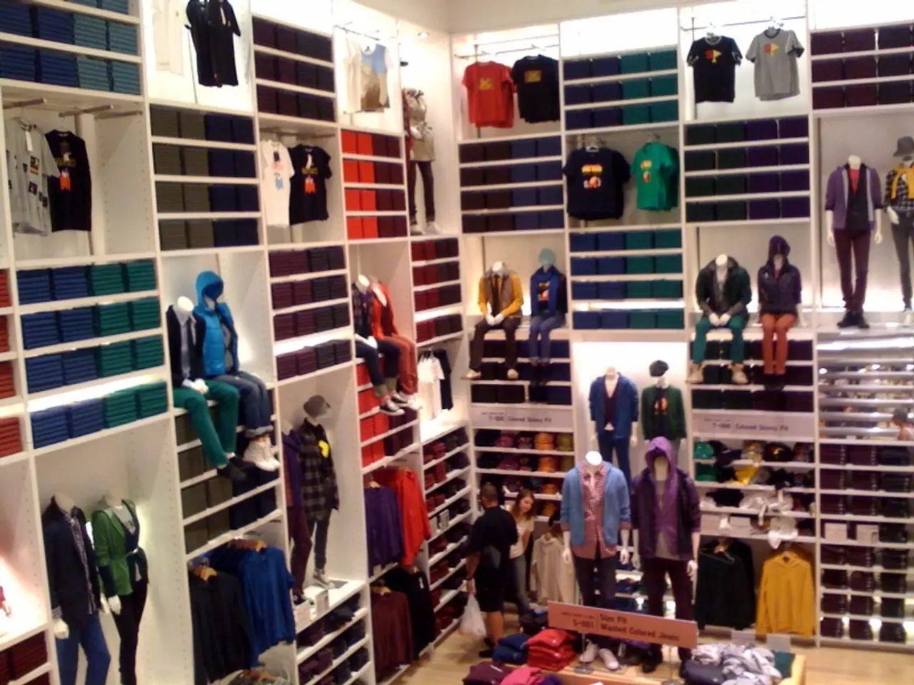 Burglars break into electronic store Ahus and make off with four smartphones