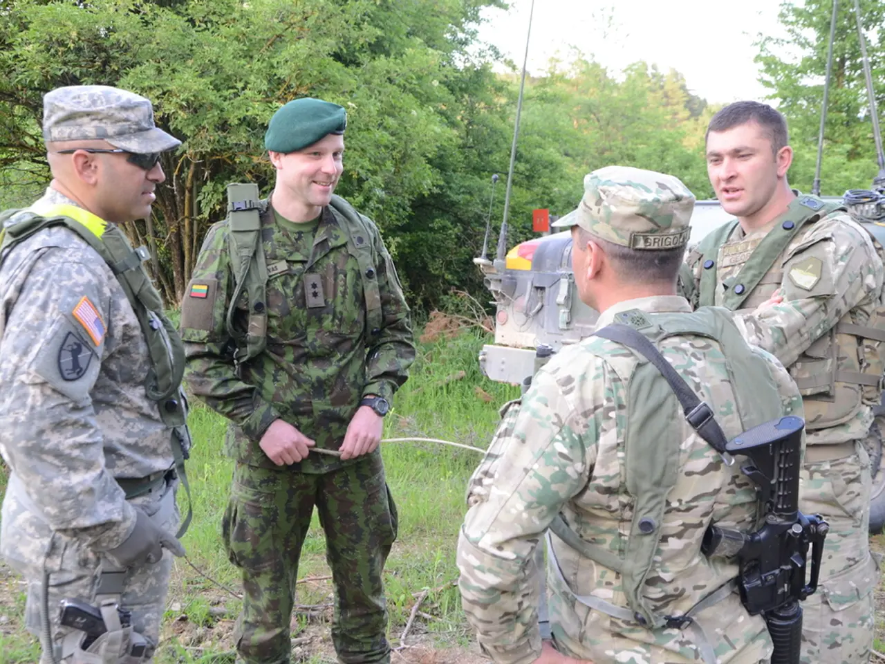 Kitchen worker and serving attendant
