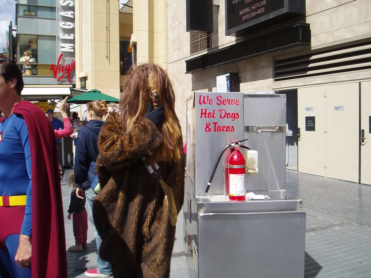 Multiple individuals in peril due to house fire in Dinslaken.