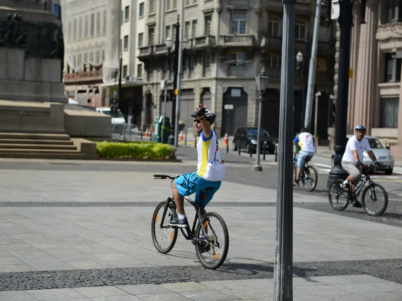 Road Mishap in Flensburg: 29-year-old Cyclist Suffers Severe Injuries in Traffic Collision...