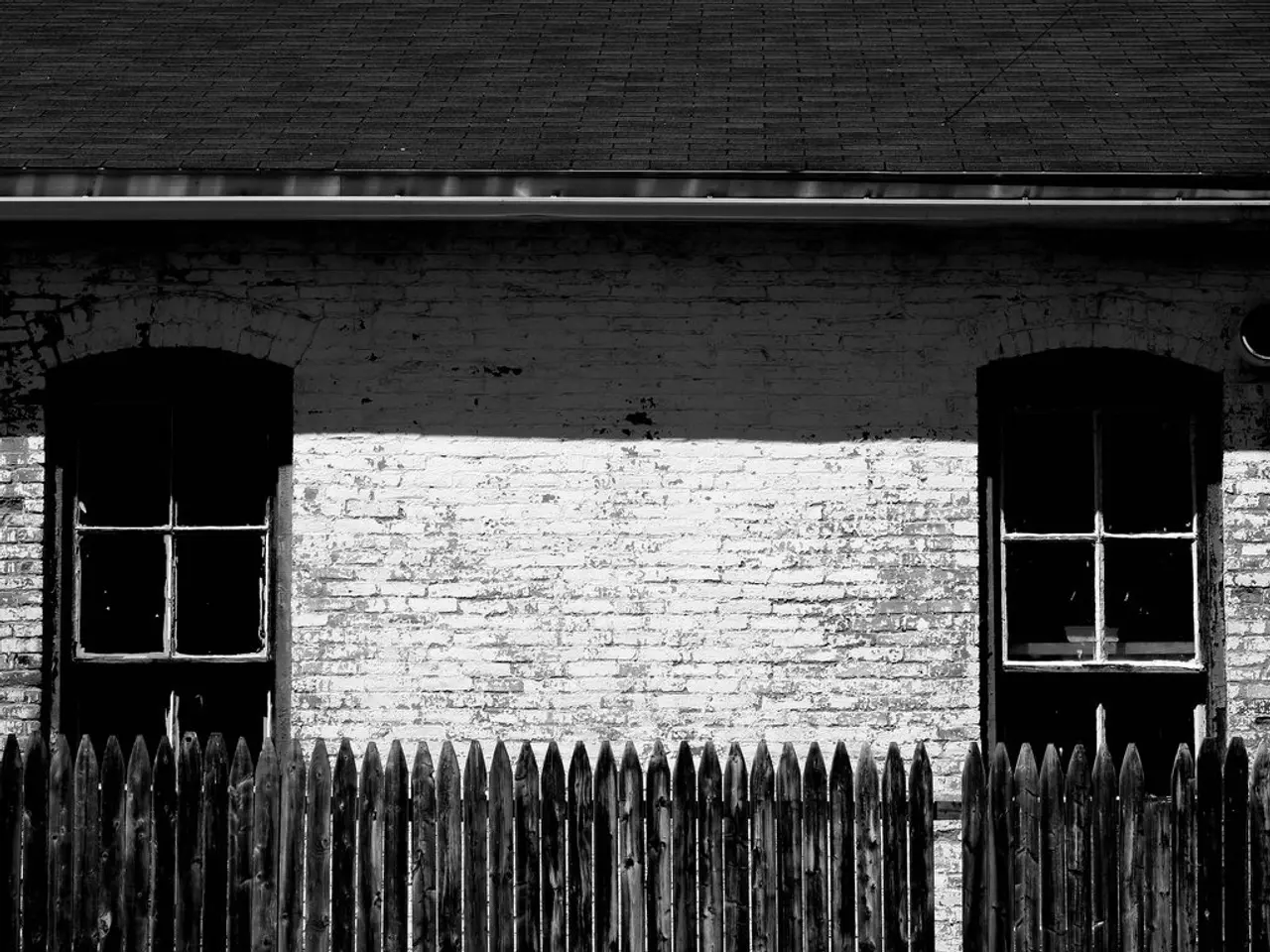 Law enforcement authorities in Sochi have taken down several holiday homes.