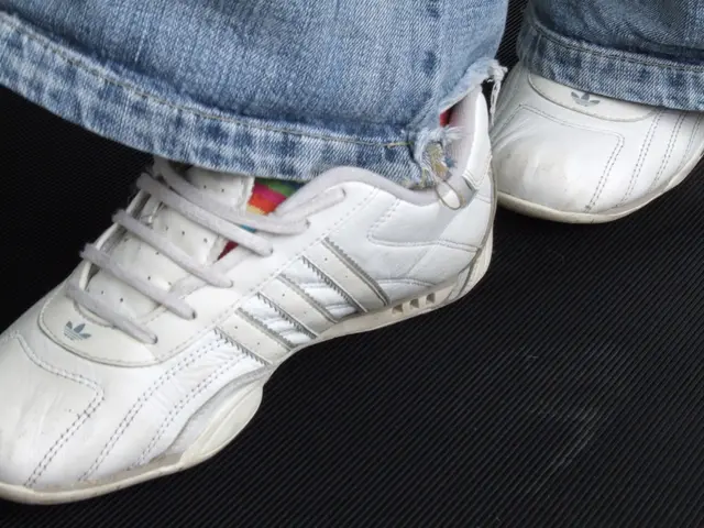 Unexpected ankle pain without trauma: Origin and remedies