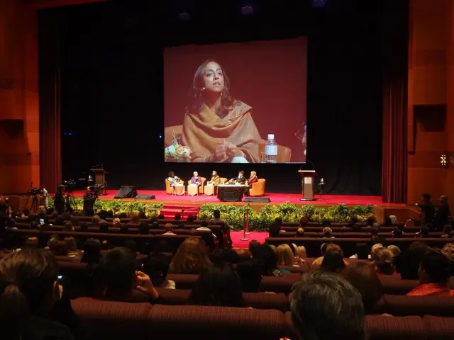 Evening Twilight's Peak: Insight into 7PM as the Optimal Moment for Mental Well-being