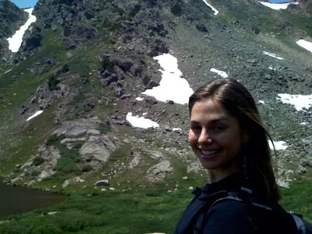 Drone footage reveals a Russian woman abandoned on Victory Hill.