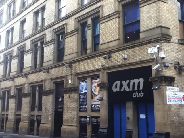 Shopping center patrons and staff in Novorossiysk forced to evacuate Red Square shopping center