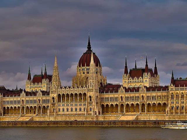 Anticipated Cloudy Conditions in Three Lagoas on Monday