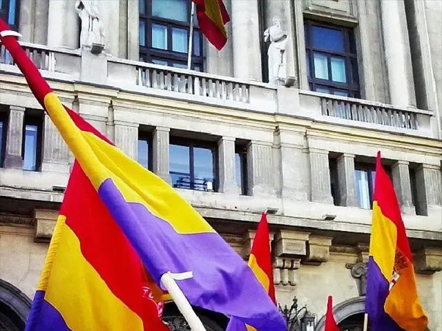 Council of Reform UK takes down St George and Union flags over safety issues