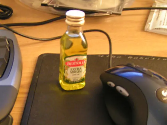 Compact Gadget Merges Mouse, Stylus, and Touchpad Within a Portable Handheld Gadget