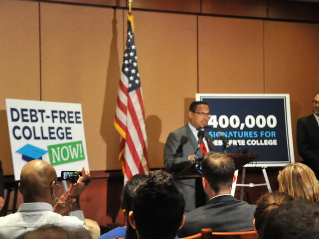 Hearing English in Various Situations: Employment, Journeys, and Beyond