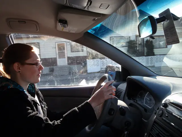 Dishonest individuals swindled 45,000 euros from a vulnerable 87-year-old woman in Lünen, under the...