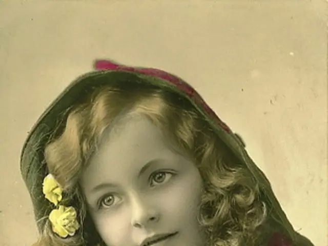 Fashionable hairstyles and radiant looks showcased by Kate Hudson throughout her career - spanning...