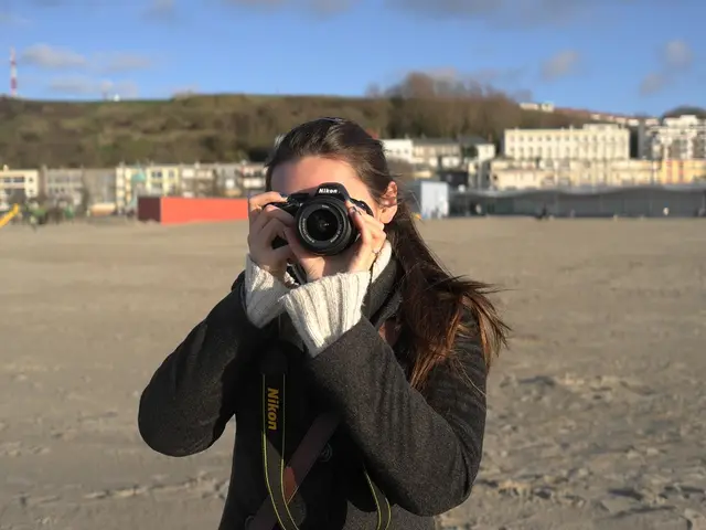 Suspect Sought for Alleged Theft and Financial Fraud, Identified by Photos