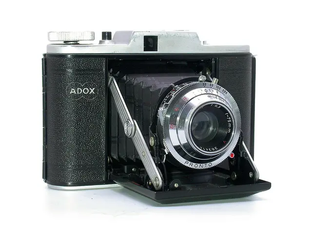 Discover an extraordinary camera adventure with the PORSCHE DESIGN HONOR Magic7 RSR, offering...