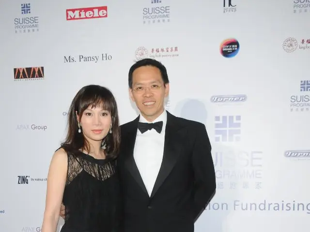 Thieves Pull Off Coin Heist in Political Arena