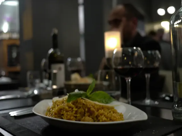 Quick, Tempting Mussels Cooked in White Wine Simmer, Effortless Recipe