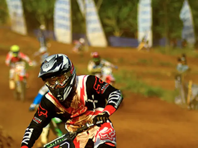 Motorcycle rider in Poland abruptly loses balance, crashing into a fence post