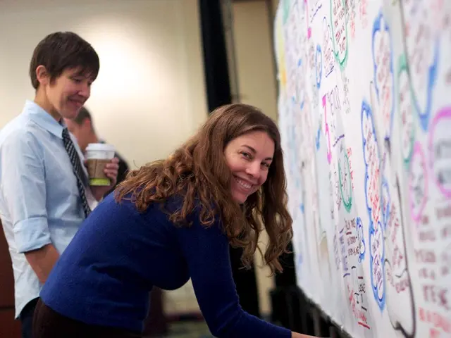 Global Management Structures Amidst International Policy-Making: Insights into the G7 and G20 Roles