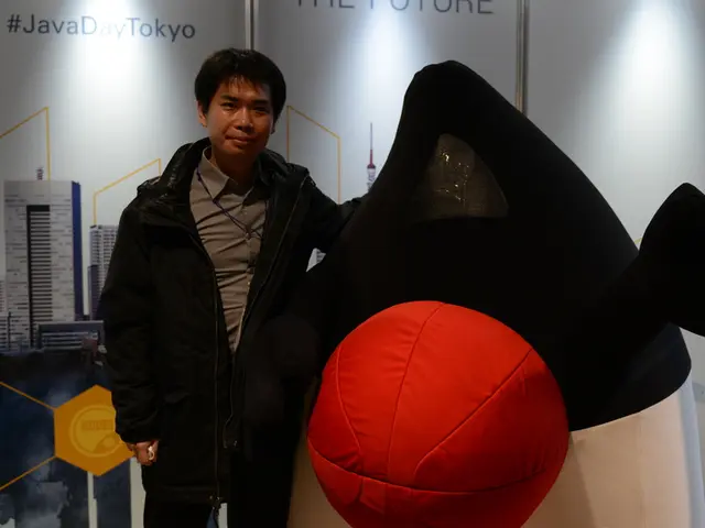 Stranger Gives Elderly Gentleman a Timepiece