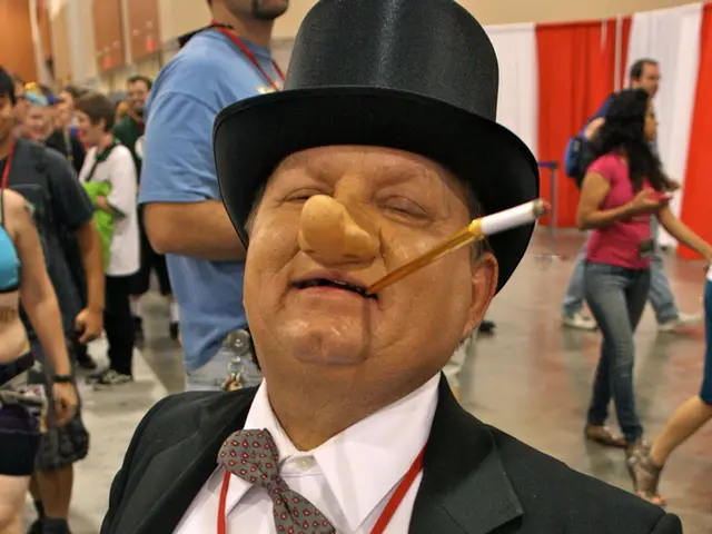 Model Klum and partner Vito Schnabel make a seldom public appearance alongside wife Helena.