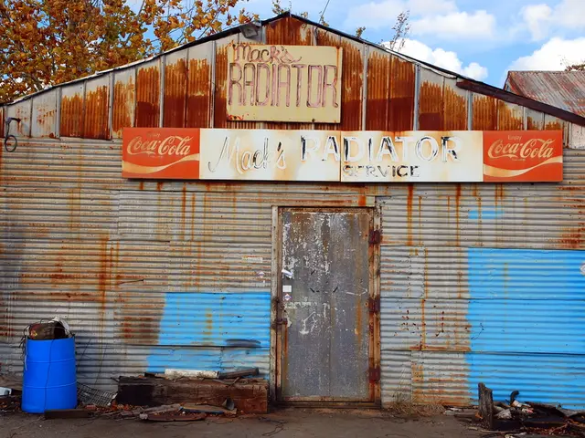 Fire in Barn Leads to Costly Nighttime Response by Multiple Fire Departments in Dötlingen...