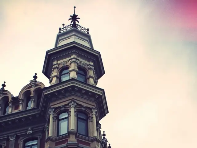 Urban construction workers experience a decline in productivity due to heat stress conditions.