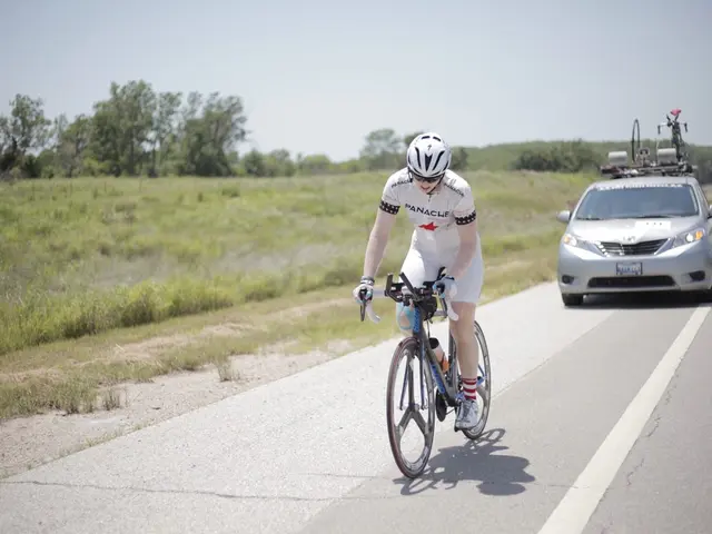 Sixteen-year-old bicyclist power-assisted by an engine only slightly hurt in accident