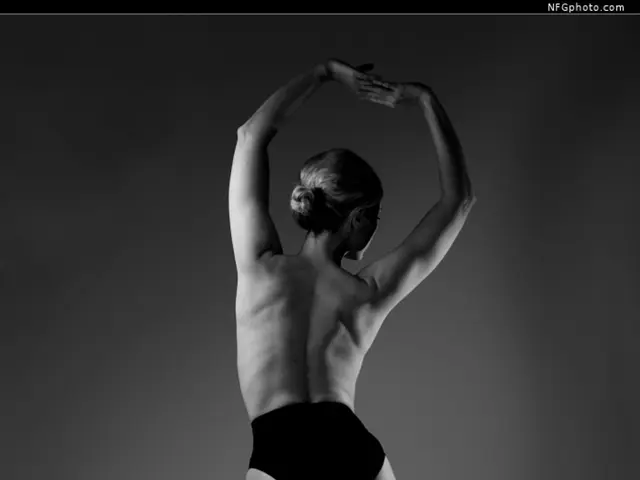 Girl who begged alongside blind father, garnering national acclaim, now admits to higher education...