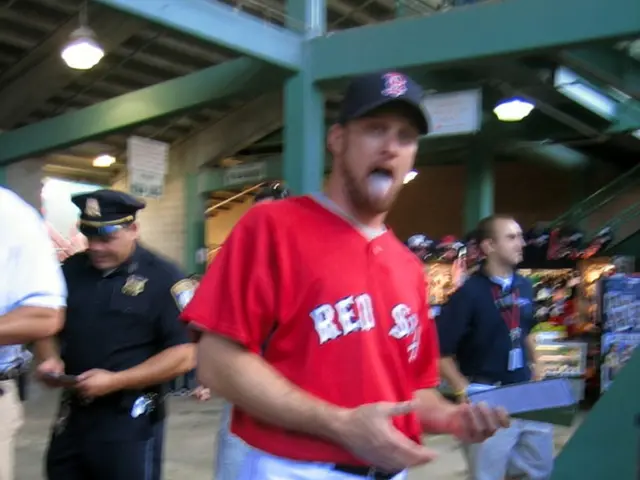 Actor Kate McKinnon shares about her condition - 'geographic tongue'