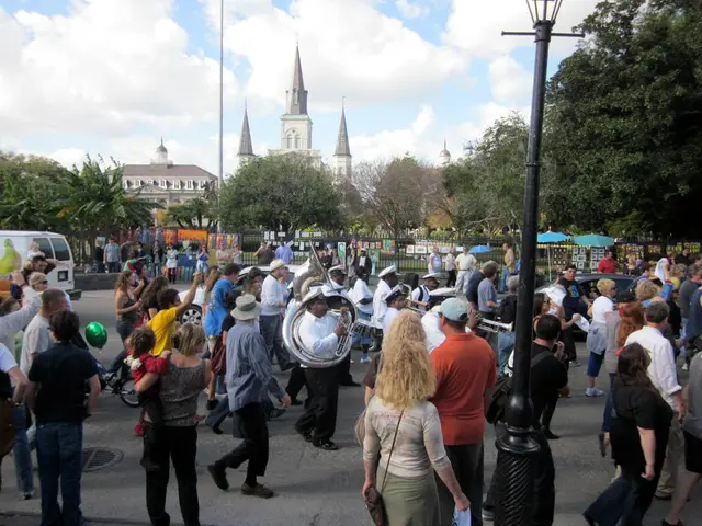 A 33-year-old individual delivers sermons on a highway in the vicinity of Bremen.