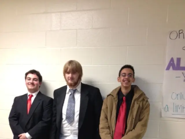 Men Ought to Abandon Jeans, Argues Brad Pitt