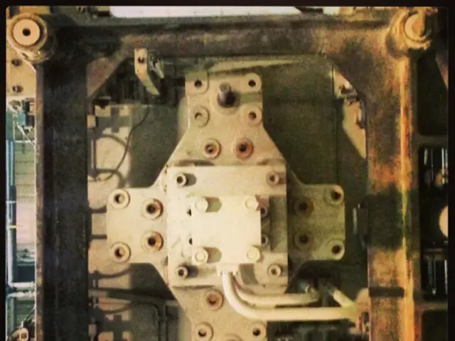 Unusual contest between charge density wave and superconductivity found by scientists
