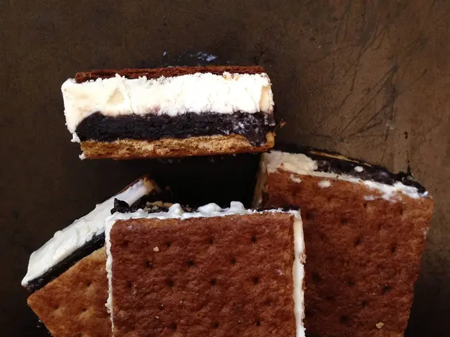 Time Limit: Identify the misspelled word in the 'Cake' arrangement within a span of 10 seconds