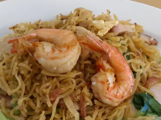 Unexpected training tip: Consuming food from your own plate recommended when out with your pet dog