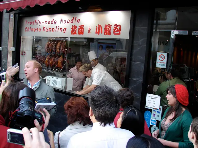 Authorities in Stuttgart have detained individuals accused of phone theft.