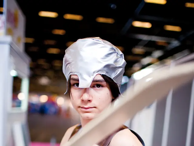 Seeking individuals who witnessed an armed hold-up of a wholesale business.