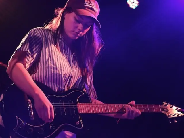 2025 VMAs on MTV: Doja Cat revives the '80s vibe with a keytar, Kenny G joins Yungblud's...