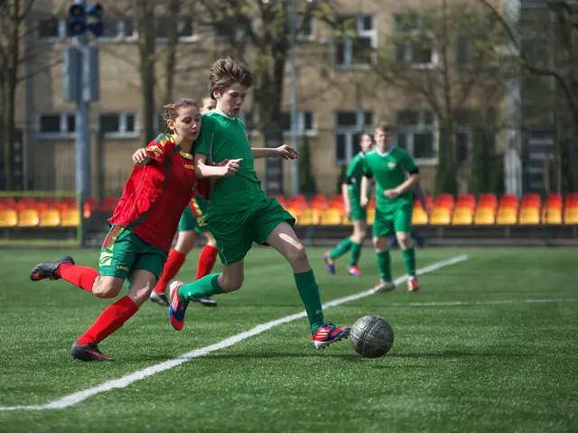 Manning Teases Role as Analytics Specialist for Bears Following Johnson's Gaffe